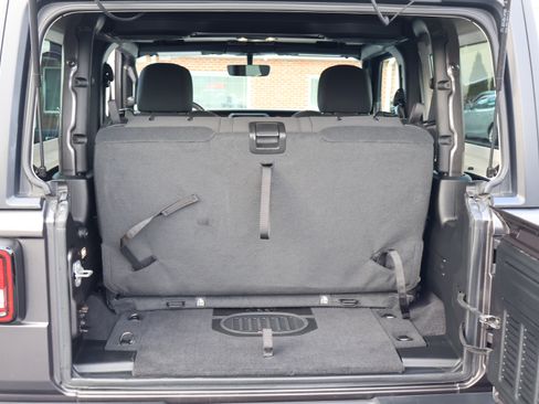 Used 2021 Jeep Wrangler Sport S image 38