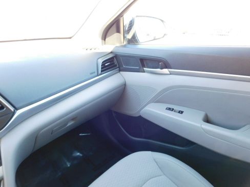 Used 2020 Hyundai Elantra SEL image 21