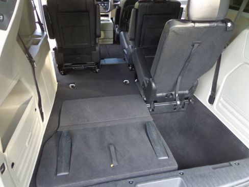 Used 2018 Dodge Grand Caravan SXT FWD image 17