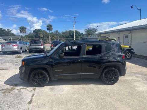 Used 2018 Jeep Renegade Sport image 5