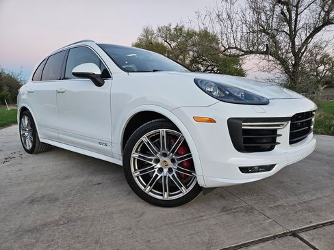 Used 2018 Porsche Cayenne GTS image 2