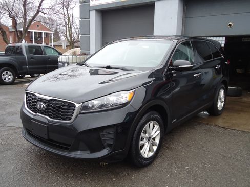 Used 2019 Kia Sorento LX image 2