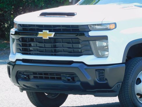 Used 2025 Chevrolet Silverado 3500 4x4 Extended Cab DRW image 9