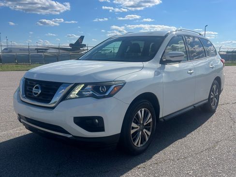 Used 2019 Nissan Pathfinder FWD image 3