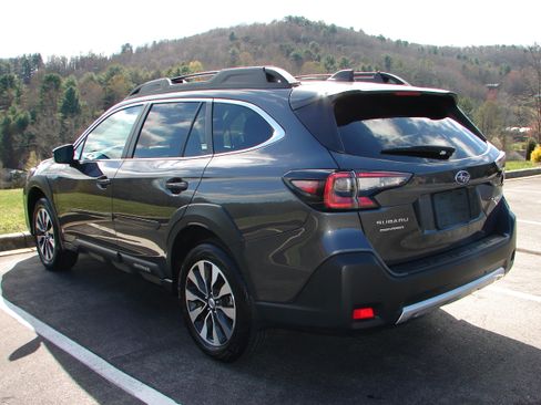 Used 2025 Subaru Outback Limited image 13