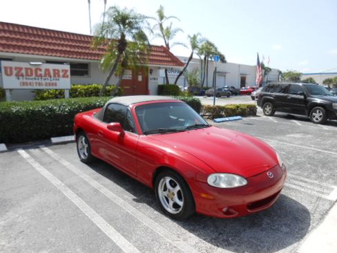 Used 2002 MAZDA MX-5 Miata RWD image 8
