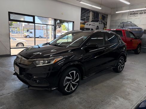 Used 2019 Honda HR-V FWD Sport image 2