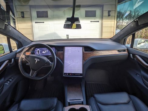 Used 2020 Tesla Model X image 9