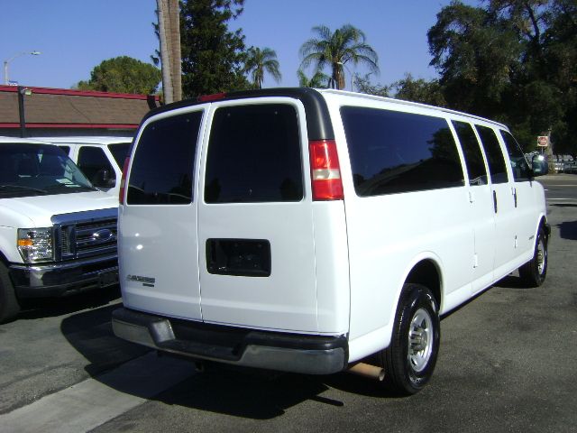 Used 2005 Chevrolet Express 3500 Extended RWD image 6