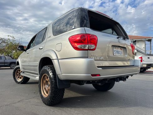 Used 2006 Toyota Sequoia SR5 image 6