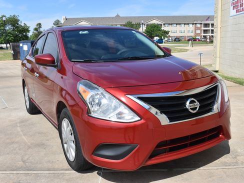 Used 2019 Nissan Versa SV FWD image 7