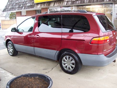Used 2000 Toyota Sienna LE image 7