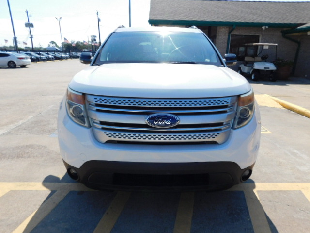 Used 2014 Ford Explorer FWD XLT image 3