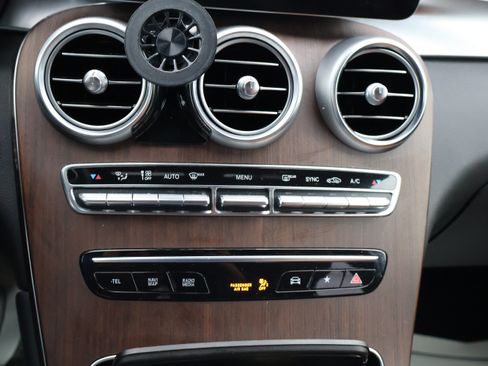 Used 2022 Mercedes-Benz GLC 300 image 30