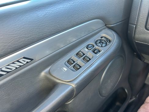 Used 2005 Dodge Ram 1500 Truck SLT image 10