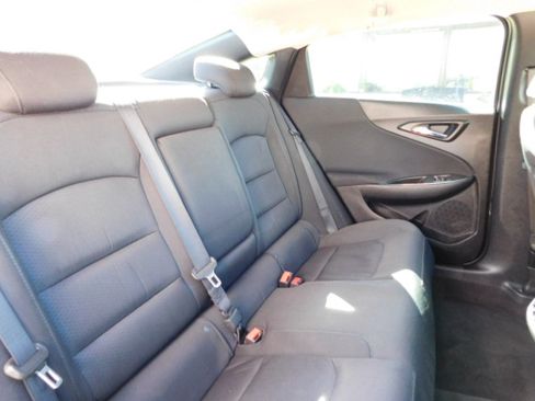 Used 2018 Chevrolet Malibu LT image 22