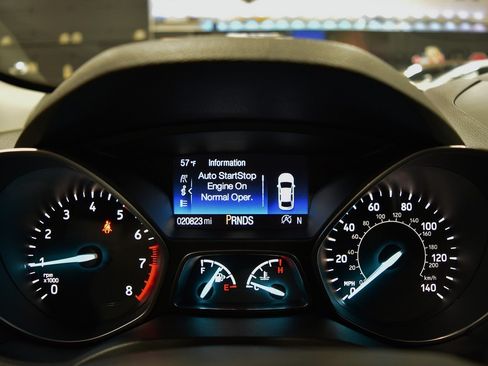 Used 2017 Ford Escape Titanium image 23