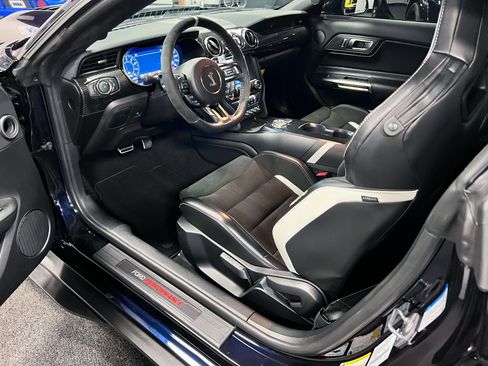 Used 2021 Ford Mustang Shelby GT500 w/ Carbon Fiber Track Pack image 21