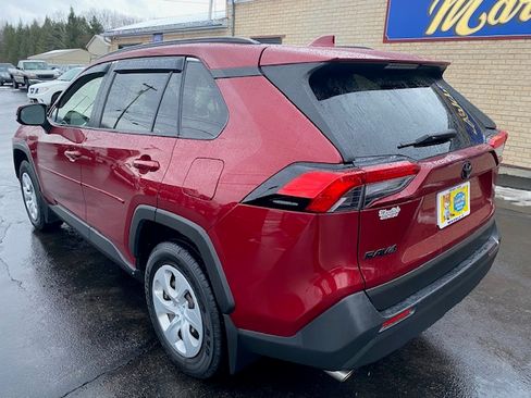 Used 2019 Toyota RAV4 LE image 8