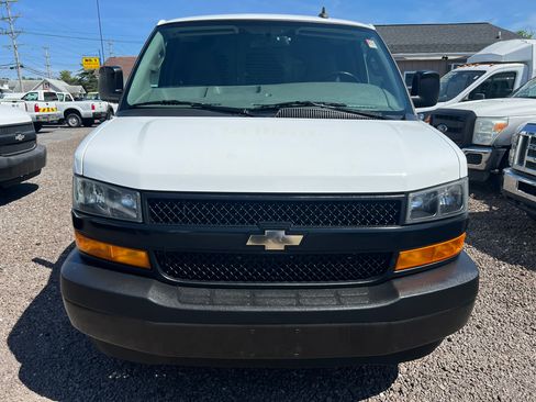 Used 2018 Chevrolet Express 3500 image 2