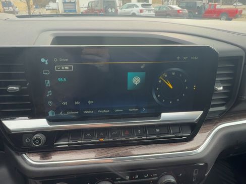 Used 2023 Chevrolet Silverado 1500 LT image 10