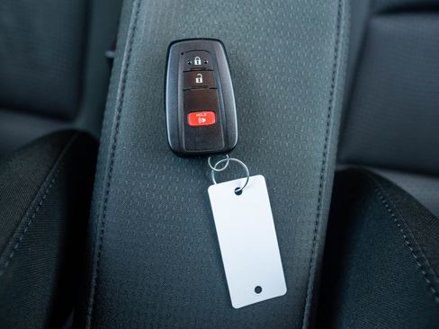 Used 2020 Toyota Prius image 41