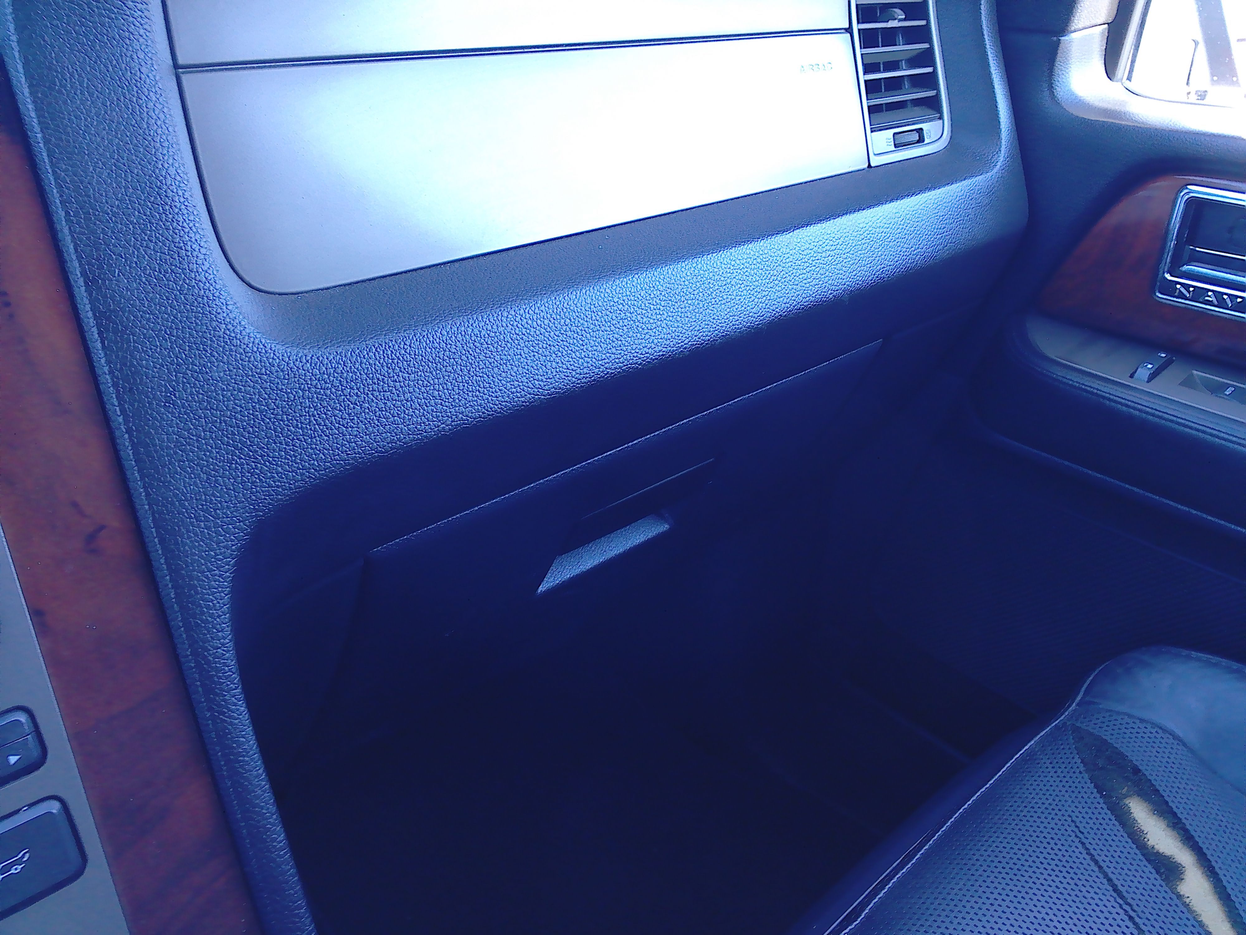 Used 2012 Lincoln Navigator 4WD image 18
