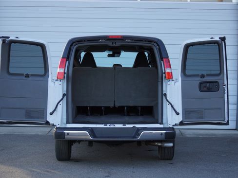 Used 2021 Chevrolet Express 3500 LT image 7