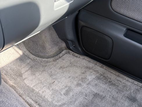 Used 2001 Nissan Frontier XE image 18