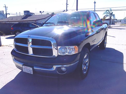 Used 2005 Dodge Ram 1500 Truck SLT image 2