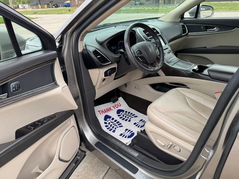 Used 2017 Lincoln MKX Select image 32