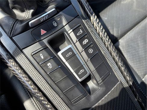 Used 2018 Porsche 911 Targa 4 GTS image 33
