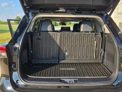 Used 2021 Toyota Highlander AWD XLE V6 image 16
