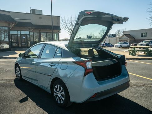 Used 2020 Toyota Prius image 11