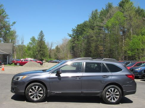 Used 2016 Subaru Outback 2.5i Limited AWD/4WD image 3