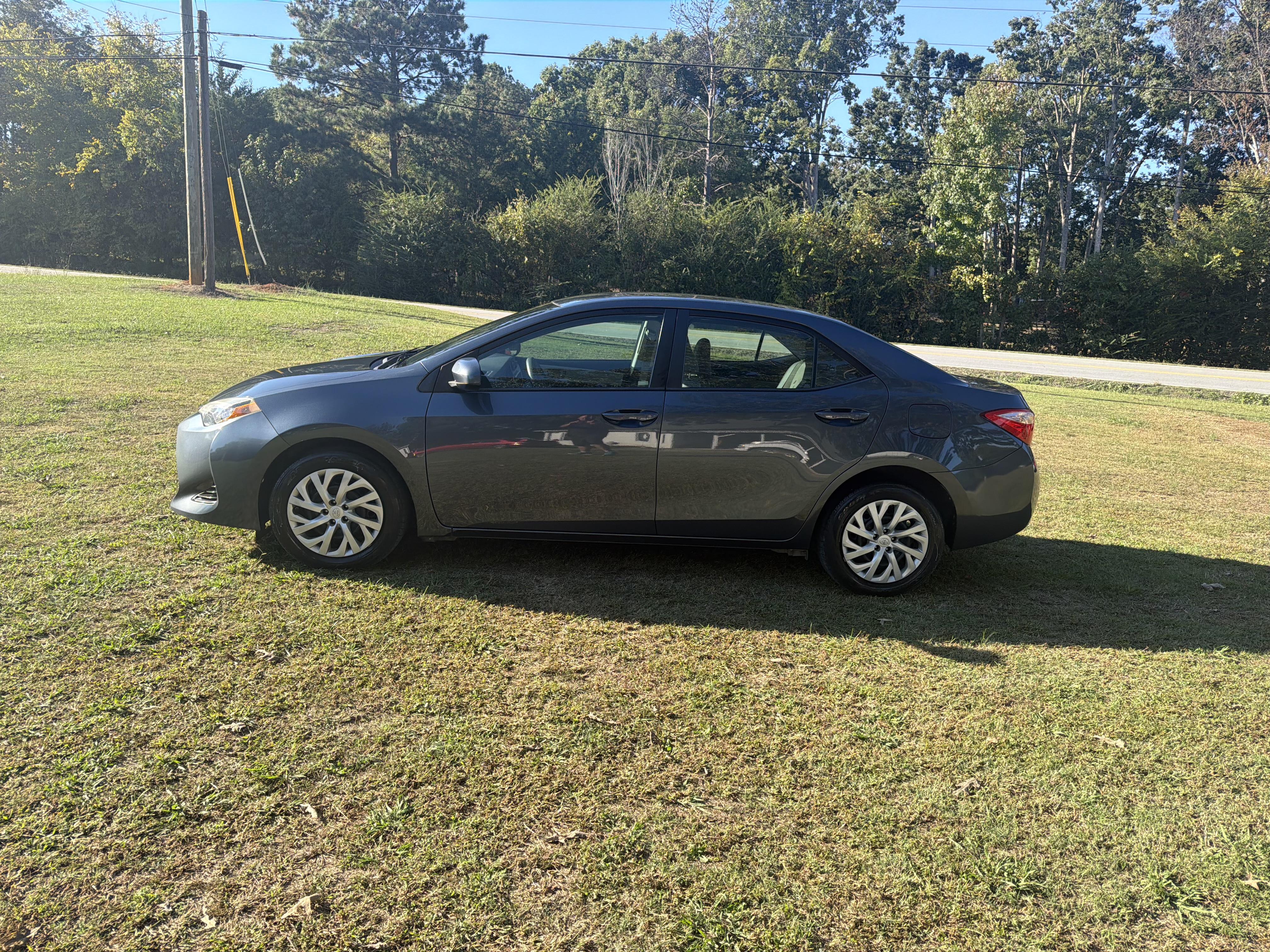 Used 2017 Toyota Corolla LE FWD image 36
