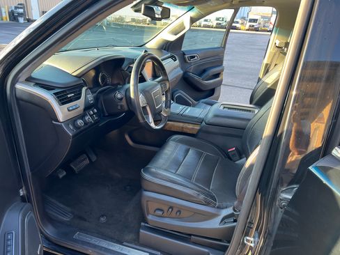 Used 2017 GMC Yukon XL Denali image 11