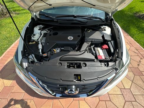 Used 2016 Nissan Altima SV FWD image 12