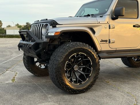 Used 2021 Jeep Gladiator Sport AWD/4WD image 24