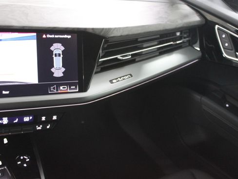Used 2025 Audi Q4 e-tron Premium RWD image 26