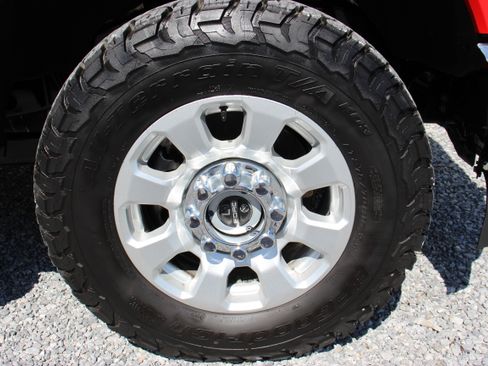 Used 2024 Ford F250 4x4 Crew Cab XLT image 11