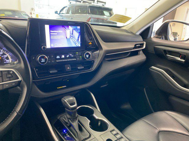 Used 2023 Toyota Highlander XLE AWD/4WD image 14