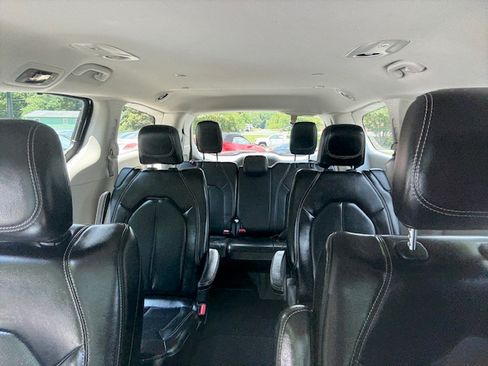Used 2020 Chrysler Voyager LXi image 29