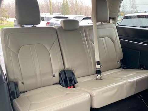 Used 2022 Ford Expedition Limited image 22