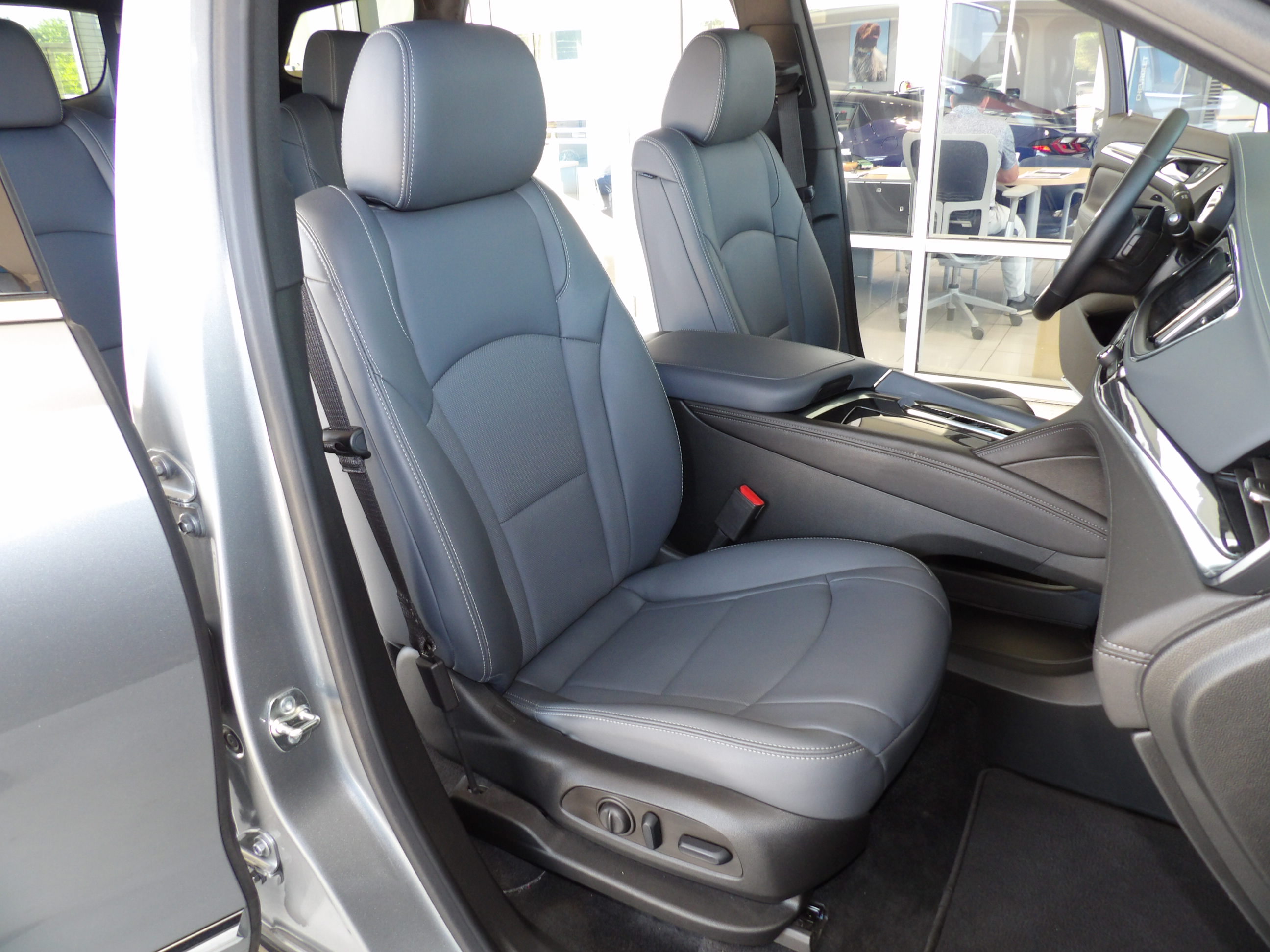Used 2024 Buick Enclave Essence FWD image 23