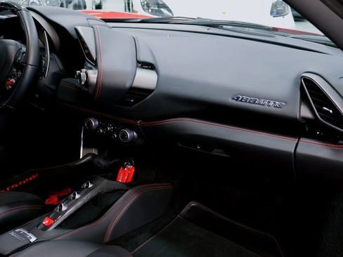 Used 2018 Ferrari 488 GTB image 32