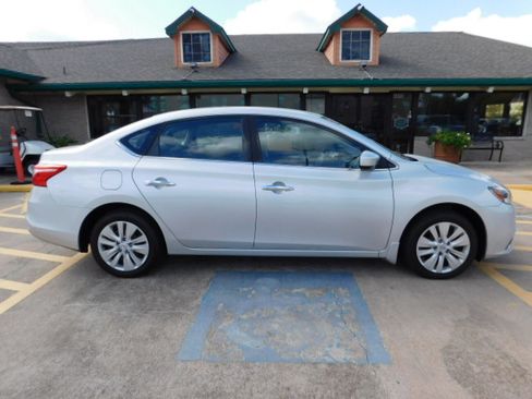 Used 2016 Nissan Sentra image 10