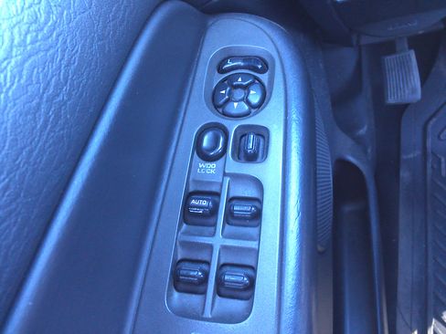 Used 2005 Dodge Ram 1500 Truck SLT image 18