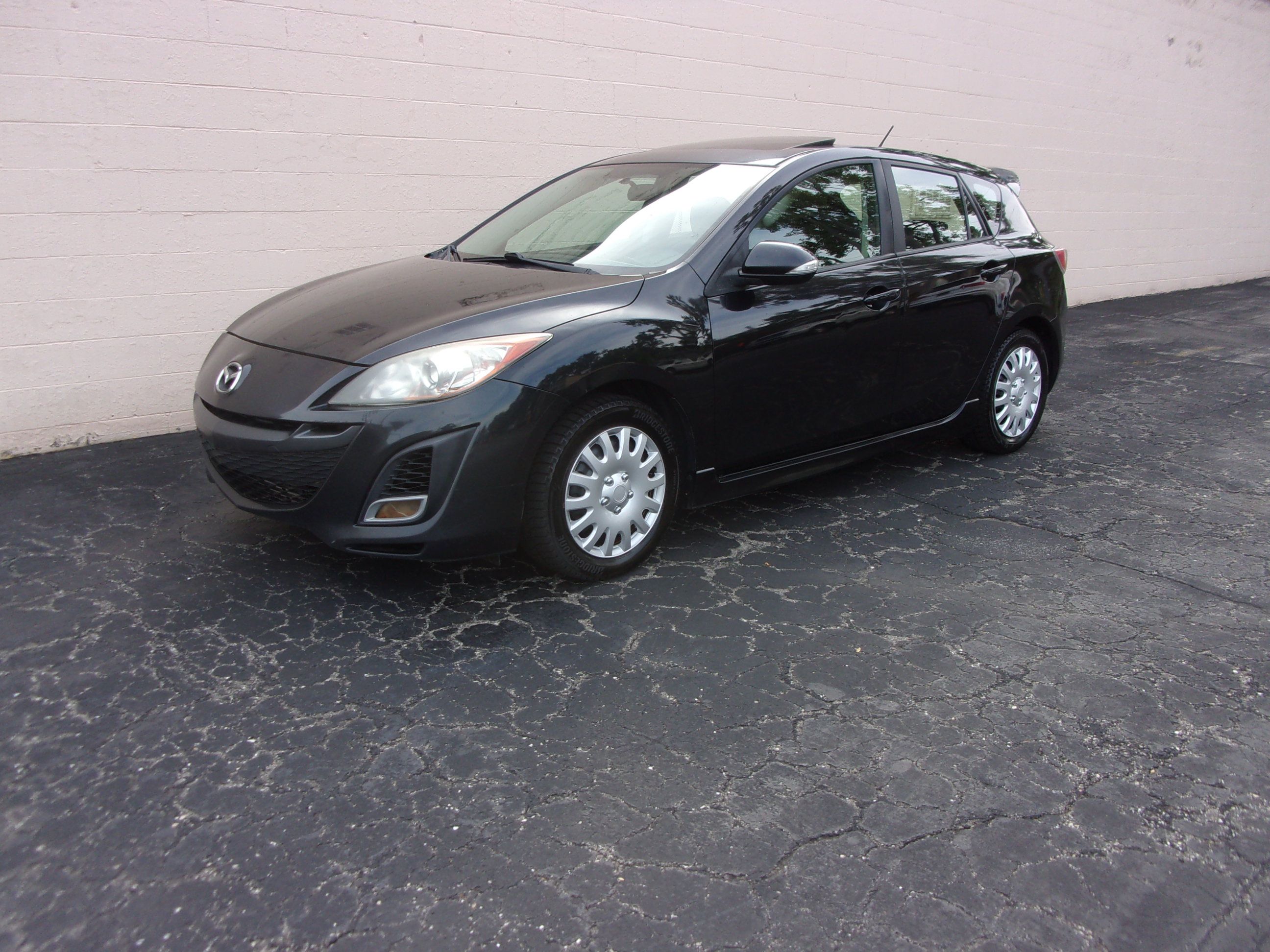 Used 2010 MAZDA MAZDA3 s Hatchback FWD image 1