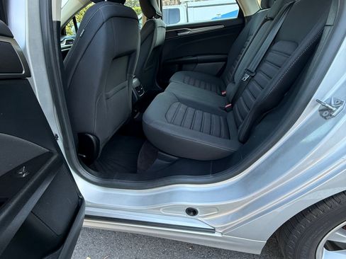 Used 2017 Ford Fusion SE image 11
